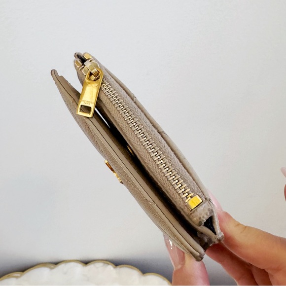 SAINT LAURENT CASSANDRE MATELASSÉ BI-FOLD WALLET Dark Beige - Picture 5 of 15